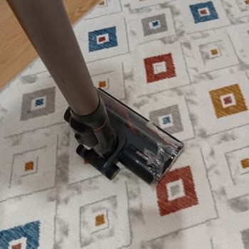 Philips Dik Süpürge Üç Kez Servise Gönderildi, Sorun Çözülmedi Ve İade Talep Ediliyor