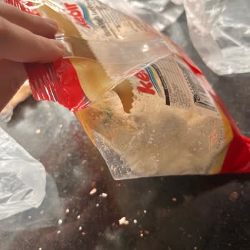 Sağlığı Tehlikeye Atan Küflü Yufka Ve Lor Peyniri