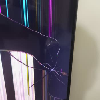 Kırık Televizyon Değiştirilmedi, Teknosa Ve LG Servisi Sorumluluğu Kaçırıyor
