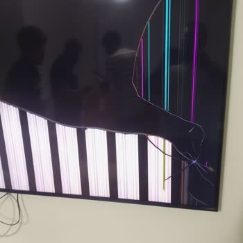Kırık Televizyon Değiştirilmedi, Teknosa Ve LG Servisi Sorumluluğu Kaçırıyor