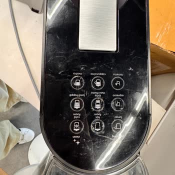 Servis Sonrası Kahve Makinesinde Derin Çiziklerle Hurdaya Dönüş Ve Değişim Talebi