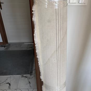 Teşhir Ürünü Halı Ve Umursamaz Mağaza Cevabı