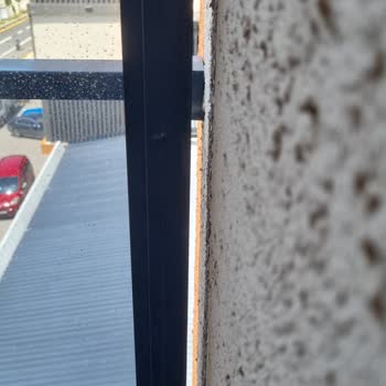 Bayduş Cam Balkon Rüzgar Çıktığında Camlar İleri Geri Oynuyor