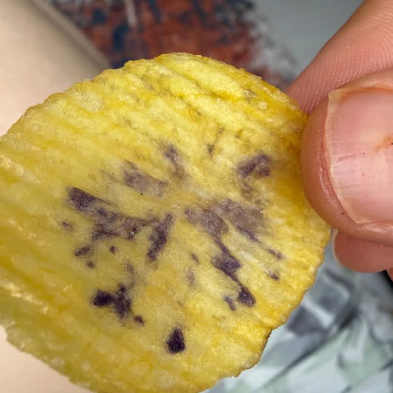 Ruffles Sade Cipste Mor Boyalı Cips Görüldü Hijyen Ve Sağlık Riski