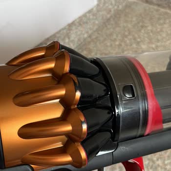 Dyson Süpürgem Serviste Zarar Görmüş, Değişim Bekliyorum