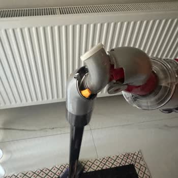 Dyson V12 Mobilya Altı Aparatının Çıt Sesli Kırılması Ve Kullanılamaz Hale Gelmesi