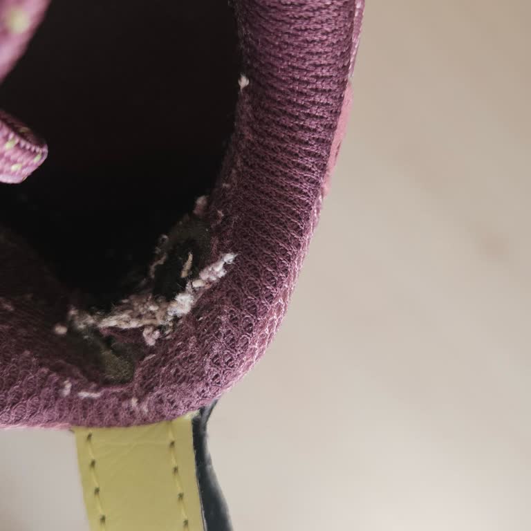 Merrell Ayakkabısında Arka Astar Yırtılması Ve Mağazanın Sorumluluk Reddi
