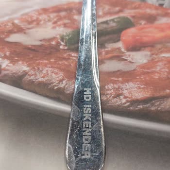 Hijyen Şartı Aşılmış Ve Personel Saygısızlığı HD İskender Marmara Park Şubesinde