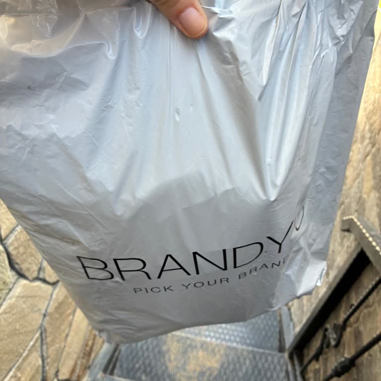 Orijinal Kutusuz Gelen DKNY Çanta Ve Cevapsız Müşteri Hizmetleri