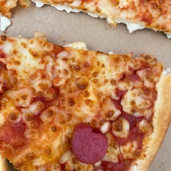 Sbarro Kuruçeşme Şubesinde Pizza İçinde Saç Ve Sakal Kılı Bulunması