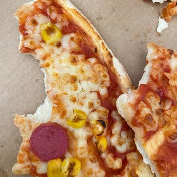 Sbarro Kuruçeşme Şubesinde Pizza İçinde Saç Ve Sakal Kılı Bulunması