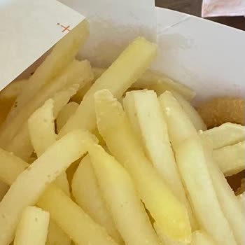 Popeyes Ekinoba Şubesinde Çiğ Kalan Tavuk Ve Patates İçin Ücret İadesi Talebi