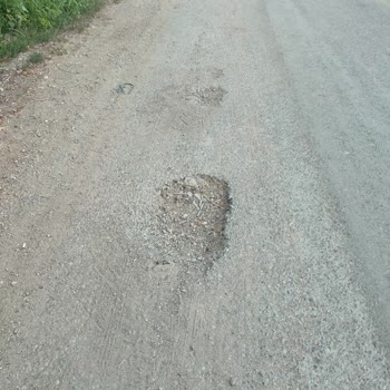 Malatya Büyükşehir Belediyesi Balaban Mahallesi Yolundaki Çukurlar Araç Hasarına Ve Güvenliğe Tehdit