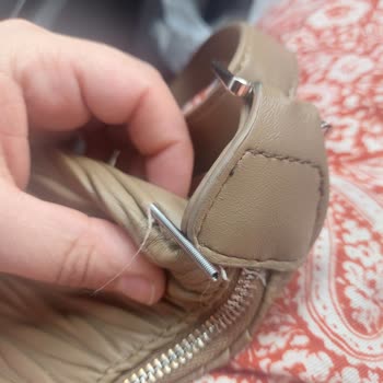 Sisley Kol Çantası Kısa Sürede Yıprandı Ve Ücret İadesi Talep Ediyorum