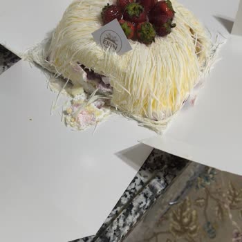 Ekin Pastanesi (Gaziantep) Sipariş Edilen Pasta Görünüm Ve Kalite Aykırılığıyla Geldi