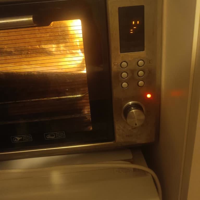 Simfer Fırının Dijital Göstergesi Çalışmıyor, Servis Gecikmesi Ve Ücretsiz Parça Değişimi Talebi
