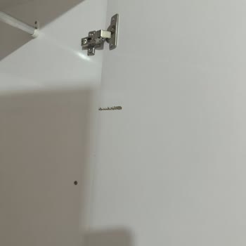 Garaj Home Yaren Dolabında Eksik Çekmece Rayı Ve Hasarlı Kapaklar Nedeniyle Mağduriyet
