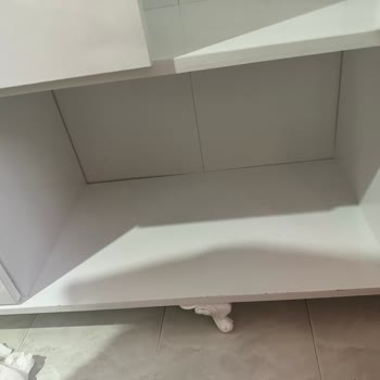 Garaj Home Yaren Dolabında Eksik Çekmece Rayı Ve Hasarlı Kapaklar Nedeniyle Mağduriyet