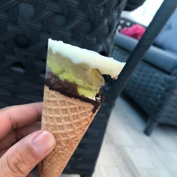 Migros Cornetto Dondurması Bozuk Ve Yarım Kalan