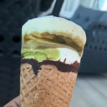 Migros Cornetto Dondurması Bozuk Ve Yarım Kalan
