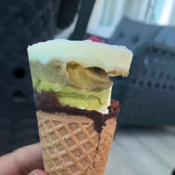 Migros Cornetto Dondurması Bozuk Ve Yarım Kalan