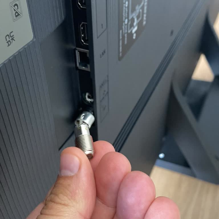 Samsung TV LNB Girişi Hafif Hareketle Koptu, Ücretsiz Onarım Talebi