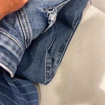 Mavi Pantolonunda Yırtılma Ve Renk Atması Kullanıcı Hatası Olarak Reddedildi