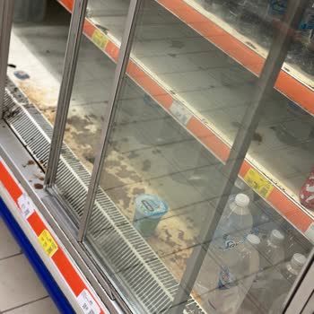 Bandırma Migros Mağazasının Kirli Rafları Müşteri Memnuniyetini Zedeliyor