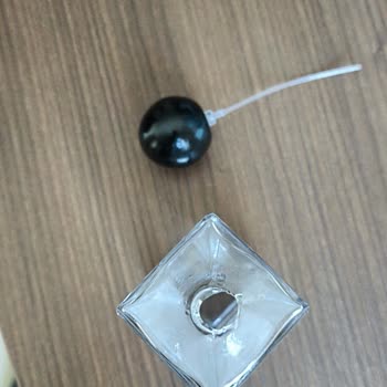 Kırık Kolonya Şişesi Ve Boyası Forma Bulaşmış Ürün İçin Acil Ücretsiz Değişim Talebi
