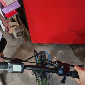 Bisan Elektrikli Bisiklette Koltuk Yırtığı Ve Direksiyon Oynaklığı Nedeniyle Değişim Talebi