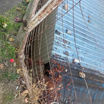 Sardunya Çocuk Parkı'ndaki Hasarlı Tel Çit Çocuk Güvenliğini Tehdit Ediyor