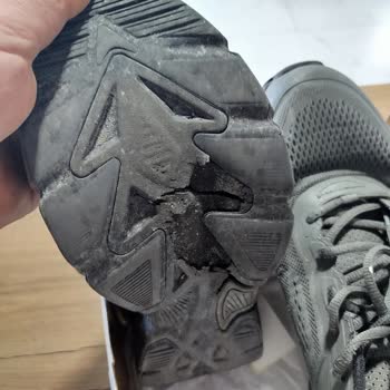 Skechers Ayakkabısının Tabanı Altı Ayda Parçalandı, Kullanıcı Hatası Açıklaması Kabul Edilemez