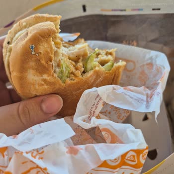 Popeyes Şubesinde Sandviç Ekmeğinde Mavi Deterjan Benzeri Madde