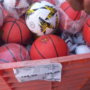 Etiket Fiyatı 149,95 TL Olan Futbol Topu 250 TL İstendi Ve Saygısız Davranış