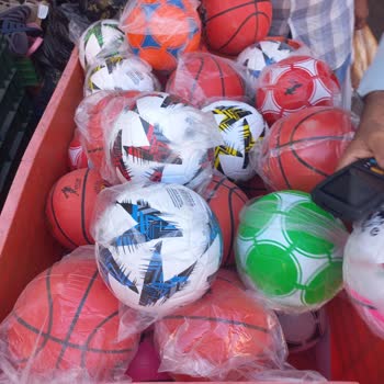Etiket Fiyatı 149,95 TL Olan Futbol Topu 250 TL İstendi Ve Saygısız Davranış