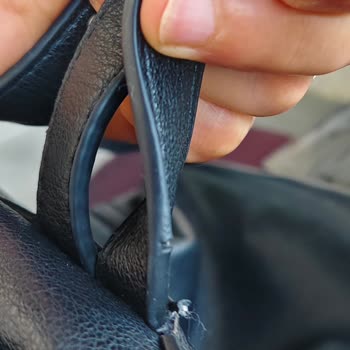 Derimod Çantanın Askı Kol Kısmında Her İki Tarafta Da Yırtılmalar Oluştu