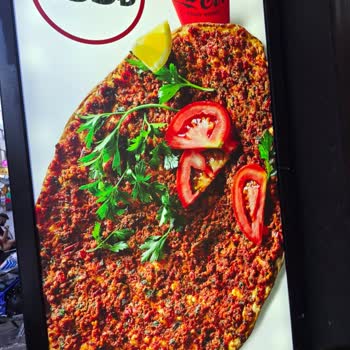 Menü Görseliyle Uyuşmayan Lahmacun Porsiyonu