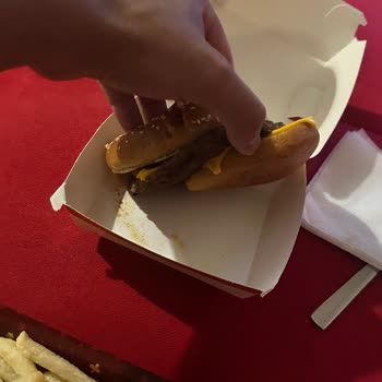 Yanlış Ve Soğuk Burger, Cevapsız Kalındı; Tam İade Talebi