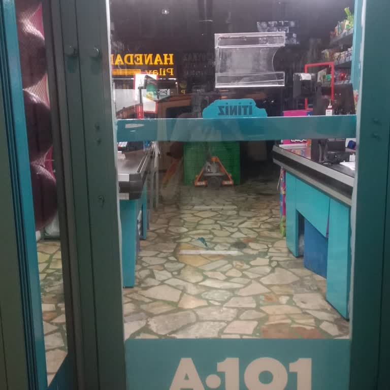 A101 Mağazası 21.00 Kapanış Saati Öncesinde Kapı Kapatması Müşteriyi Mağdur Etti