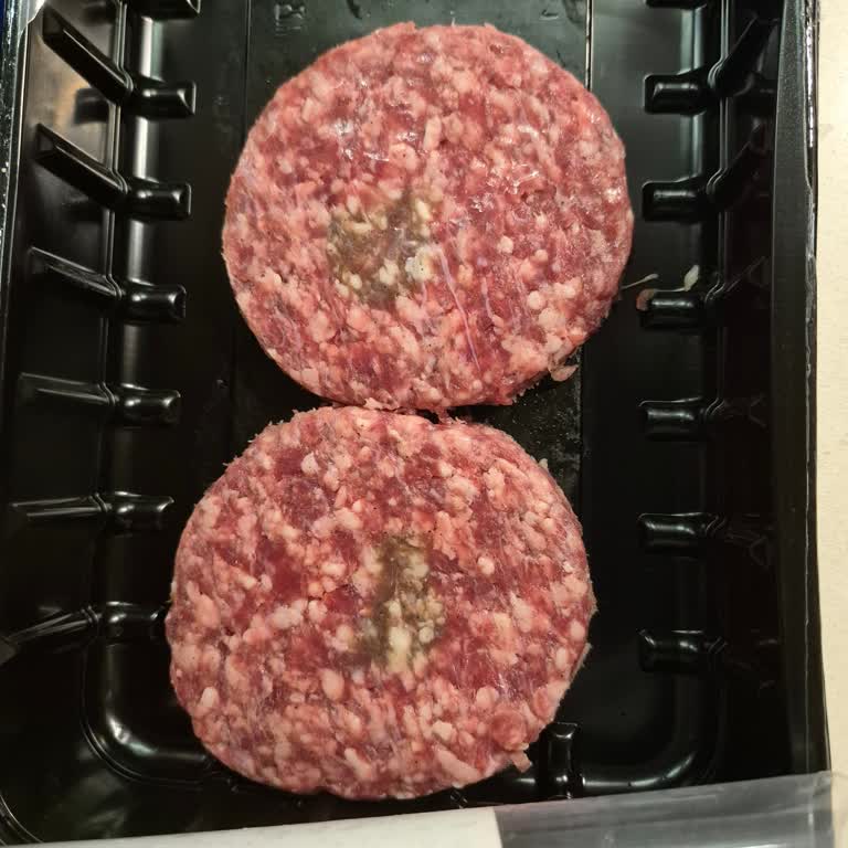 Çiğ Ve Ekşi Kokulu Burger Köfte Şikayeti