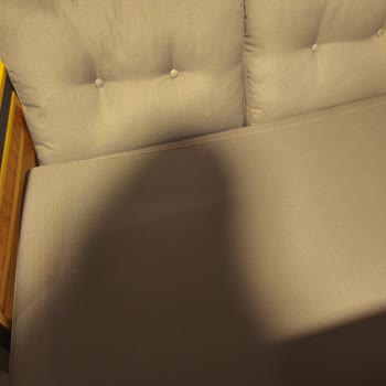 Kıymık Batan Kolçaklar Ve Kaygan Minderlerle Balkon Takımı Şikayeti