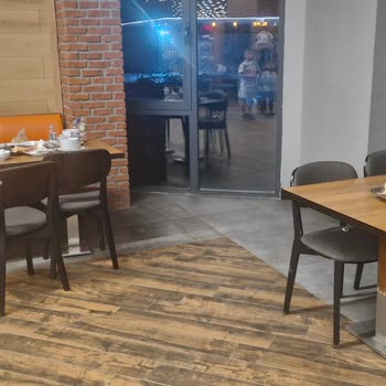 Sipariş Alınmaması Ve Kirli Masada 40 Dakika Bekleme