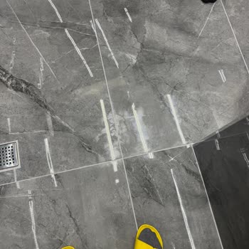 Güral Seramik Banyo Granitinde Fabrikasyon Lekeler Var