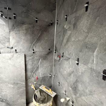 Güral Seramik Banyo Granitinde Fabrikasyon Lekeler Var
