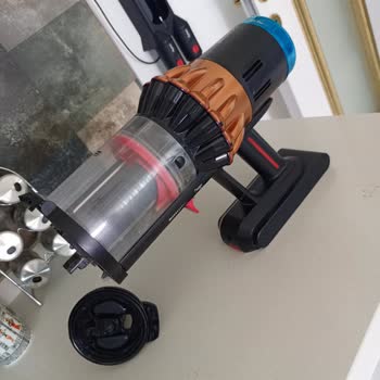 Dyson V16 Animal Dikey Süpürge Hazne Kapağının Kırılması Ve Boru Sallanması Garanti Kapsamında Onarım Talebi