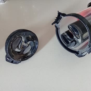Dyson V16 Animal Dikey Süpürge Hazne Kapağının Kırılması Ve Boru Sallanması Garanti Kapsamında Onarım Talebi