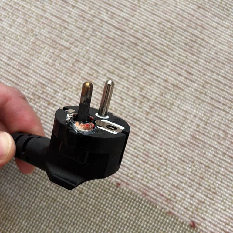 Fakir Pure Steam 2000W Buhar Makinesinde Hortum Ve Fiş Erimi, Güvenlik Sorunu Ve Acil İade Talebi