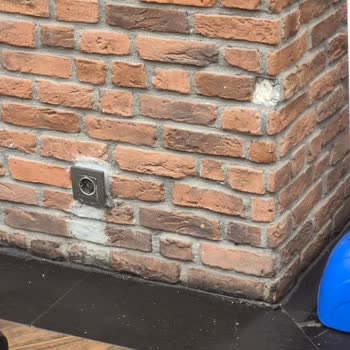 Köfteci Yusuf Şubesinde Hamam Böcekleri Görüldü, Çalışanlar Gülerek Karşılık Verdi