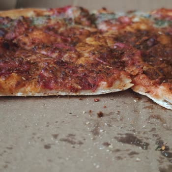 Yanlış İnce Hamur Pizza Gönderimi Ve Kurye Tarafından Teslim Edilmemesi