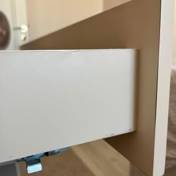 Yanlış Gönderilen Kapaklar Ve Hasarlı Makyaj Masası, Servis Yanıtı Yok